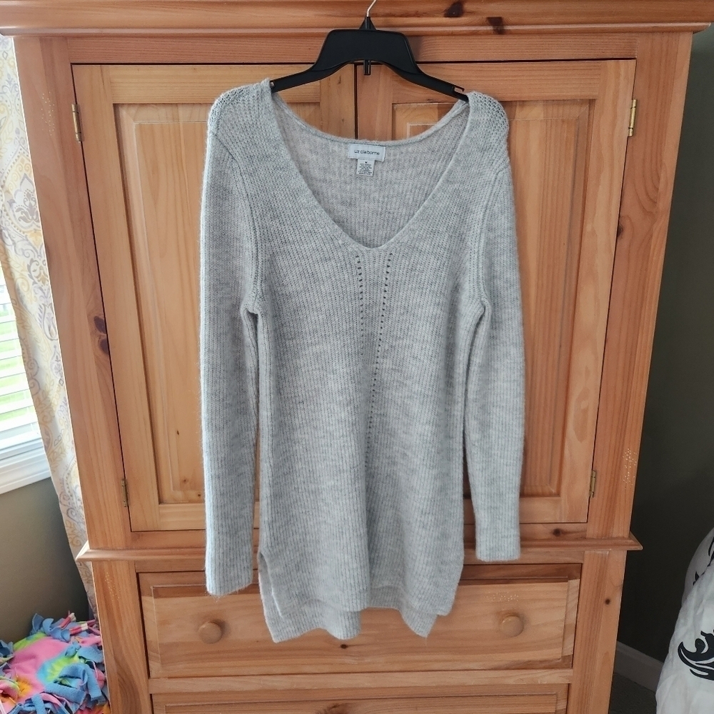 Liz Claiborne long sleeve sweater